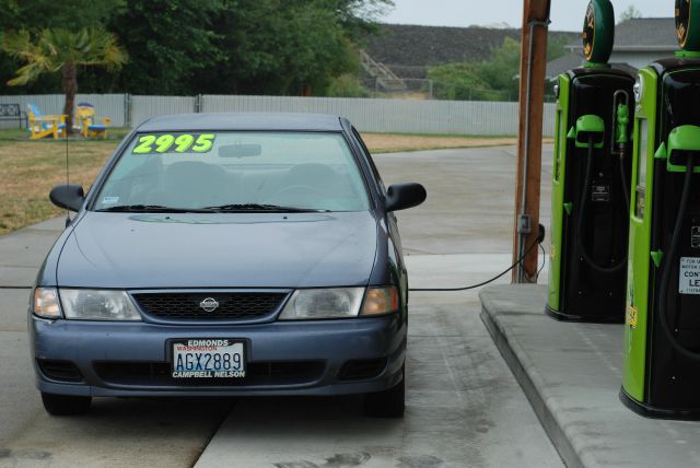 1998 Nissan Sentra Base