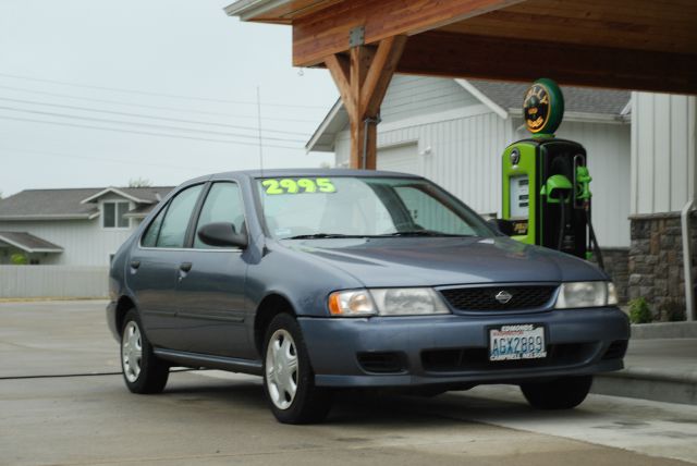 1998 Nissan Sentra Base