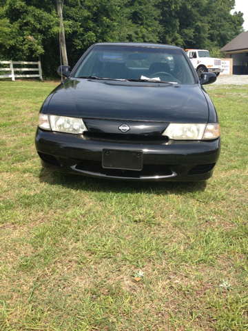 1999 Nissan Sentra Base