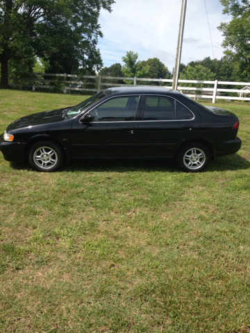 1999 Nissan Sentra Base