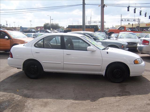 2001 Nissan Sentra 4dr Sdn I4 Manual LE (natl) Sedan