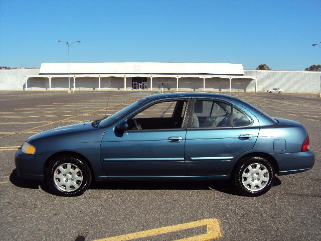 2001 Nissan Sentra 4dr Sdn I4 Manual LE (natl) Sedan