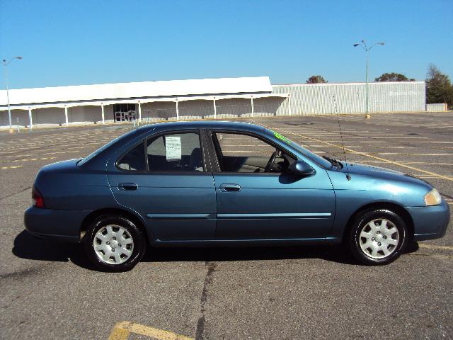 2001 Nissan Sentra 4dr Sdn I4 Manual LE (natl) Sedan