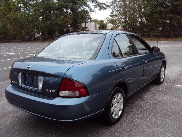 2001 Nissan Sentra 4dr Sdn I4 Manual LE (natl) Sedan