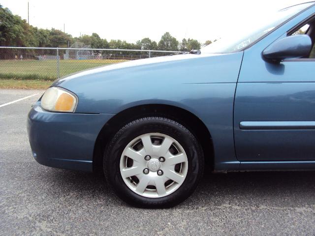 2001 Nissan Sentra 4dr Sdn I4 Manual LE (natl) Sedan