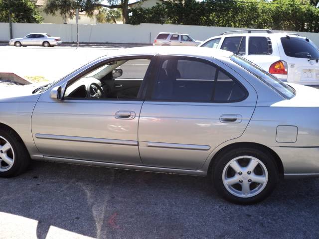 2001 Nissan Sentra 4dr Sdn I4 Manual LE (natl) Sedan