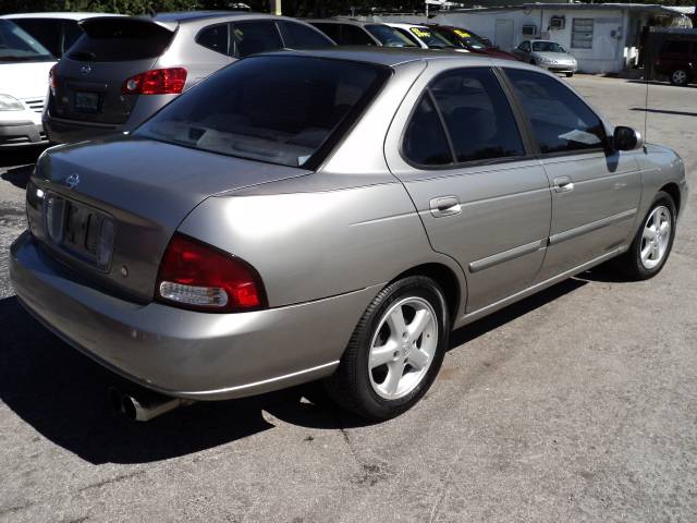 2001 Nissan Sentra 4dr Sdn I4 Manual LE (natl) Sedan