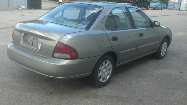 2001 Nissan Sentra 4dr Sdn I4 Manual LE (natl) Sedan