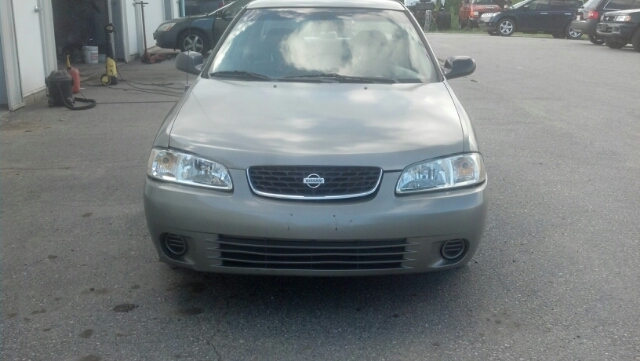 2001 Nissan Sentra 4dr Sdn I4 Manual LE (natl) Sedan