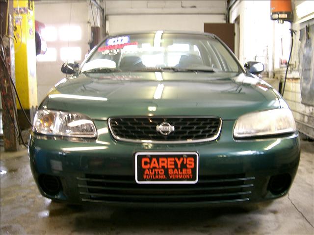 2001 Nissan Sentra 4dr Sdn I4 Manual LE (natl) Sedan