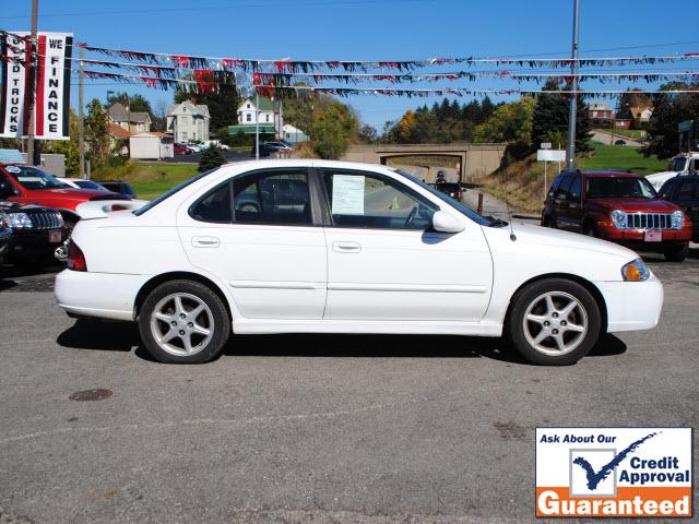 2001 Nissan Sentra Deluxe 5-spd