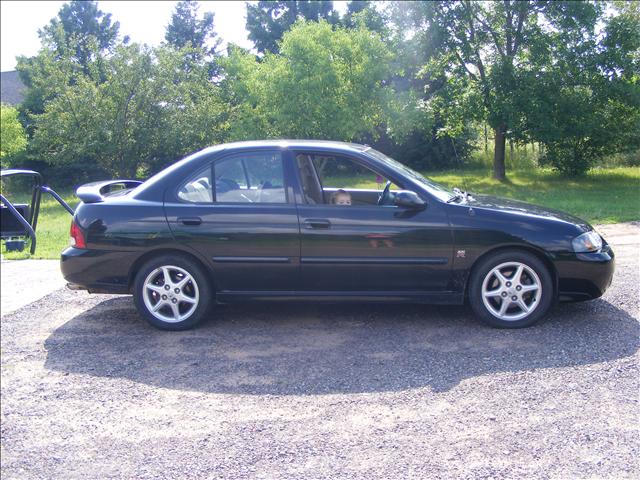 2002 Nissan Sentra Crew Cab Standard Box 4-wheel Drive SLE