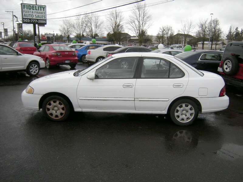 2002 Nissan Sentra 4dr Sdn I4 Manual LE (natl) Sedan