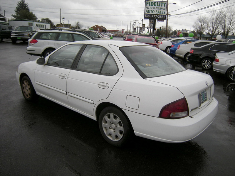 2002 Nissan Sentra 4dr Sdn I4 Manual LE (natl) Sedan