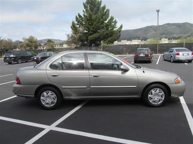 2002 Nissan Sentra 4dr Sdn I4 Manual LE (natl) Sedan