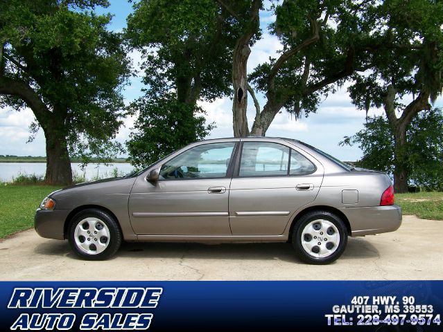 2004 Nissan Sentra DE 4-door