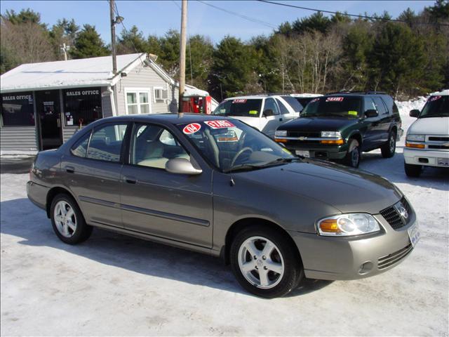 2004 Nissan Sentra 2WD Crew Cab 140.5 Laramie