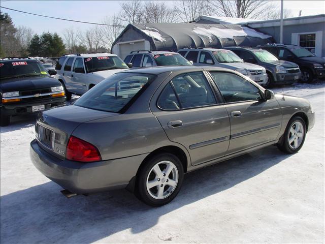 2004 Nissan Sentra 2WD Crew Cab 140.5 Laramie