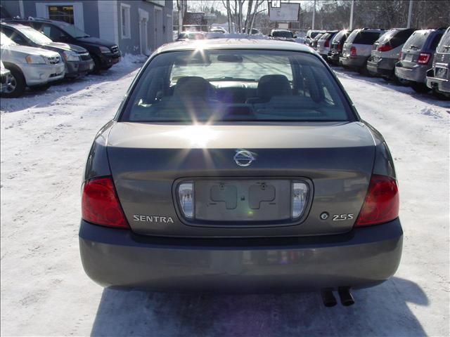 2004 Nissan Sentra 2WD Crew Cab 140.5 Laramie