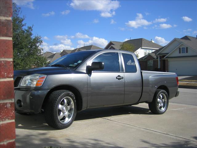 2004 Nissan Titan SE 2WD