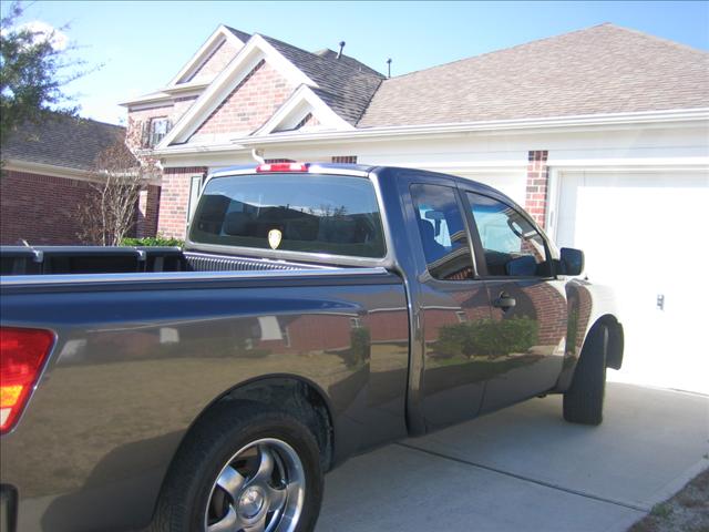 2004 Nissan Titan SE 2WD