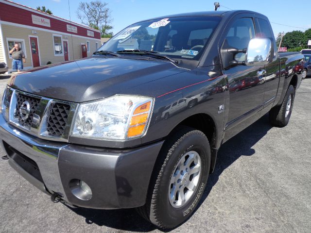 2004 Nissan Titan SE 2WD