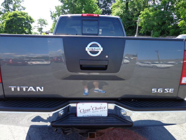 2004 Nissan Titan SE 2WD