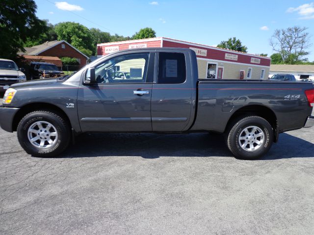 2004 Nissan Titan SE 2WD