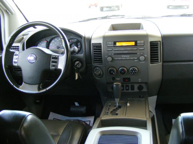 2004 Nissan Titan GLS Touring A/T