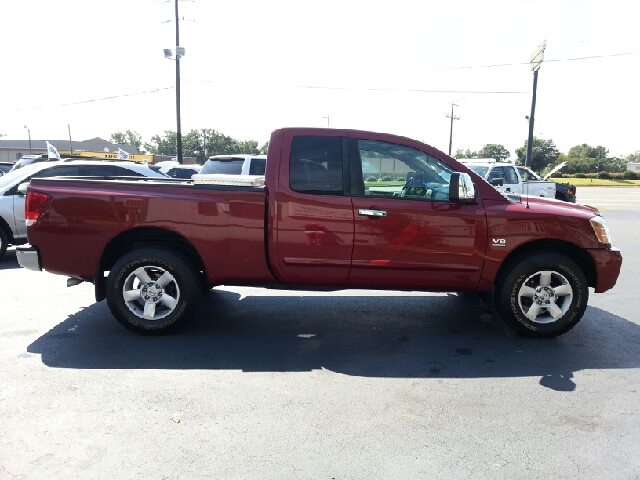 2004 Nissan Titan SE 2WD