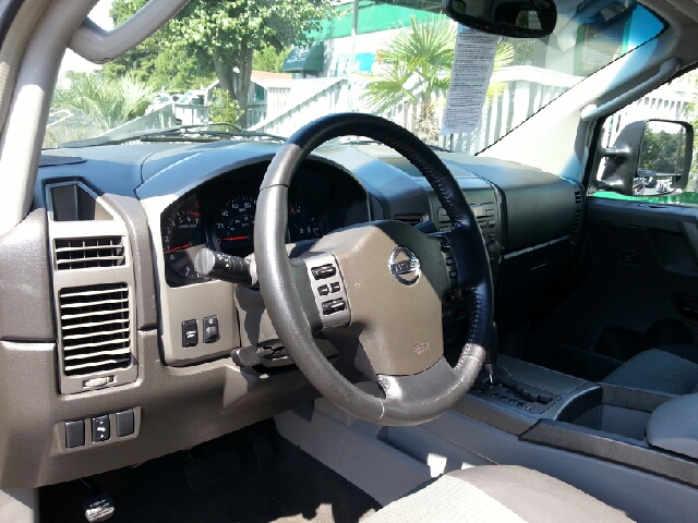 2004 Nissan Titan SE 2WD