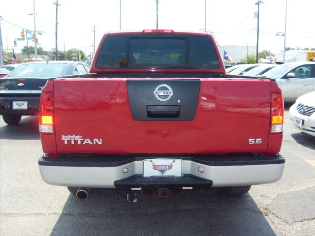 2005 Nissan Titan SE 2WD