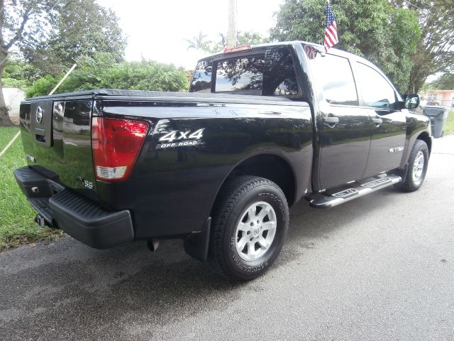 2005 Nissan Titan SE 2WD