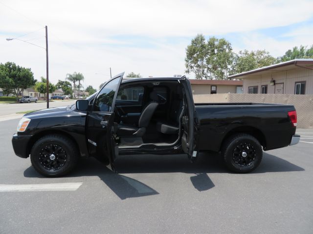 2005 Nissan Titan SE 2WD