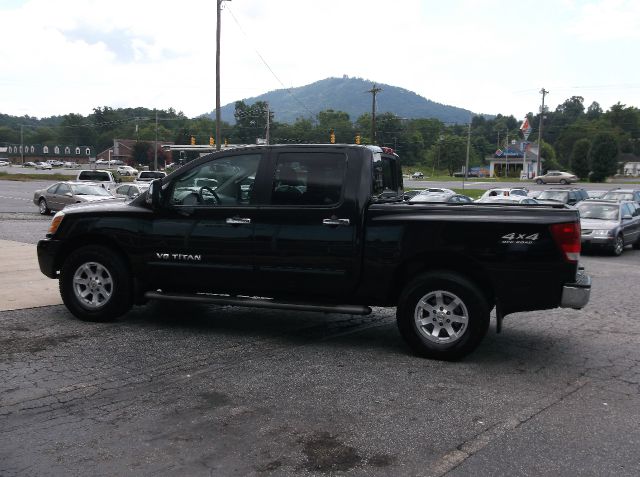 2005 Nissan Titan SE 2WD