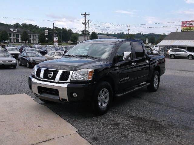 2005 Nissan Titan SE 2WD