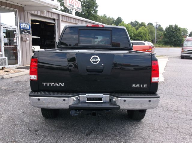 2005 Nissan Titan SE 2WD