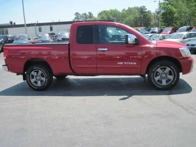 2005 Nissan Titan SE 2WD