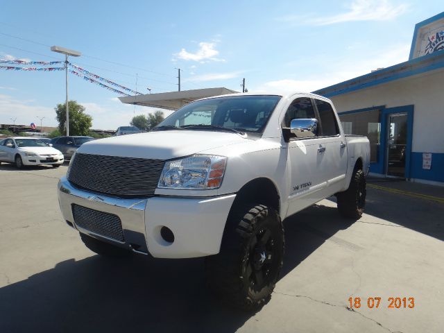 2005 Nissan Titan SE 2WD