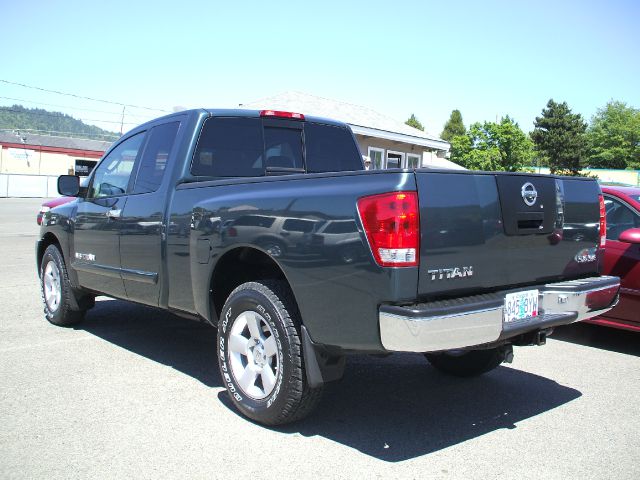 2005 Nissan Titan SE 2WD