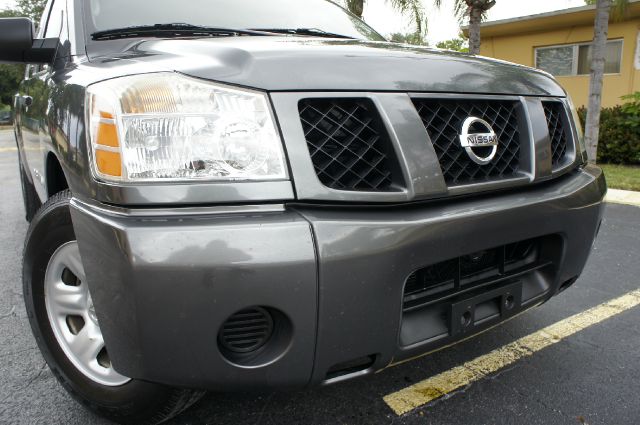 2005 Nissan Titan SE 2WD