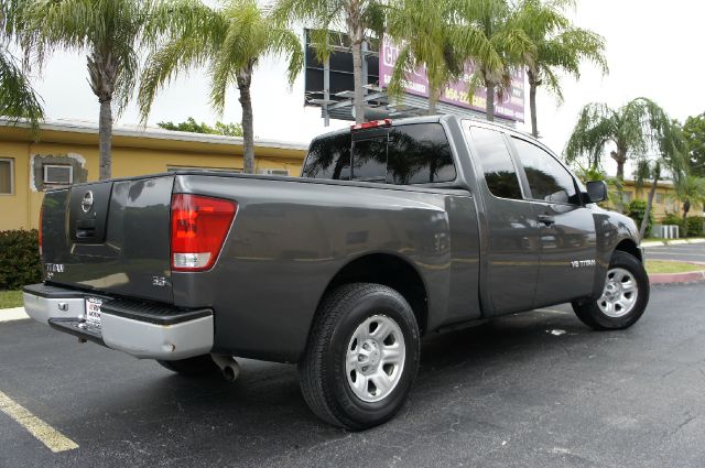 2005 Nissan Titan SE 2WD