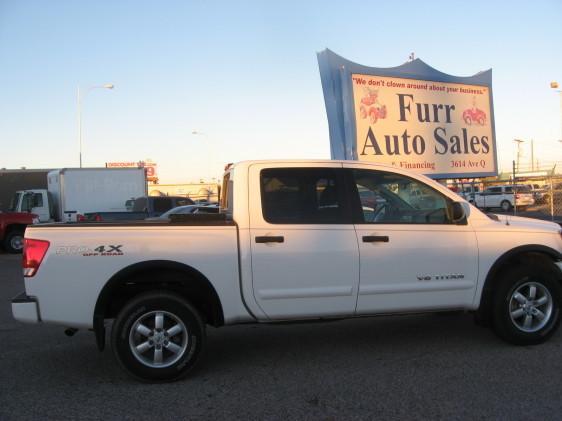 2008 Nissan Titan LX Minivan