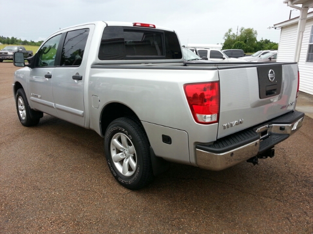 2008 Nissan Titan LX Minivan