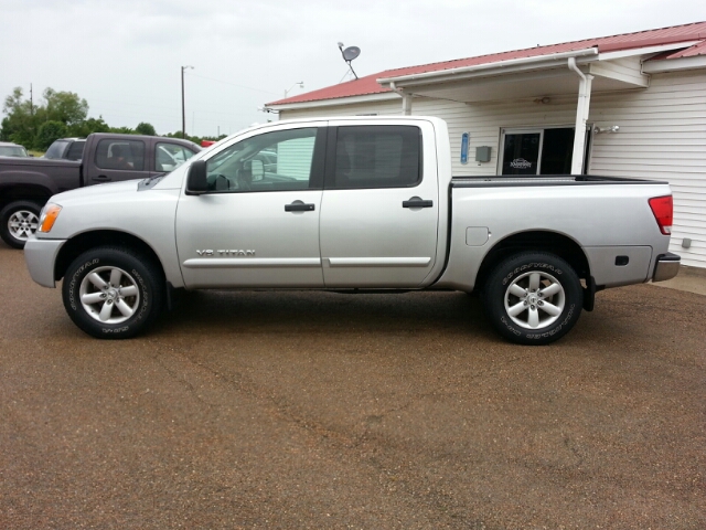 2008 Nissan Titan LX Minivan