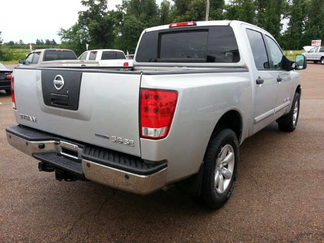 2008 Nissan Titan LX Minivan