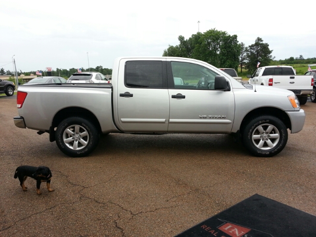 2008 Nissan Titan LX Minivan