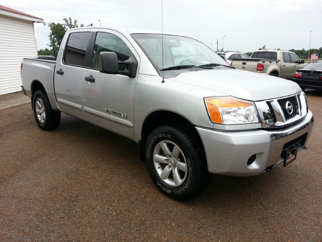 2008 Nissan Titan LX Minivan