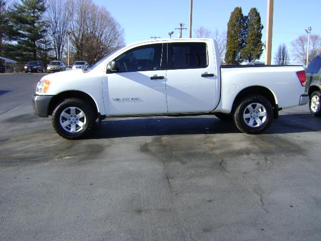 2008 Nissan Titan LX Minivan