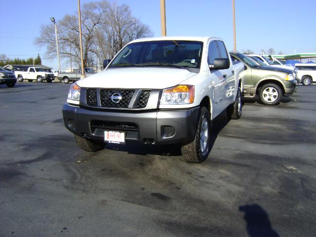 2008 Nissan Titan LX Minivan